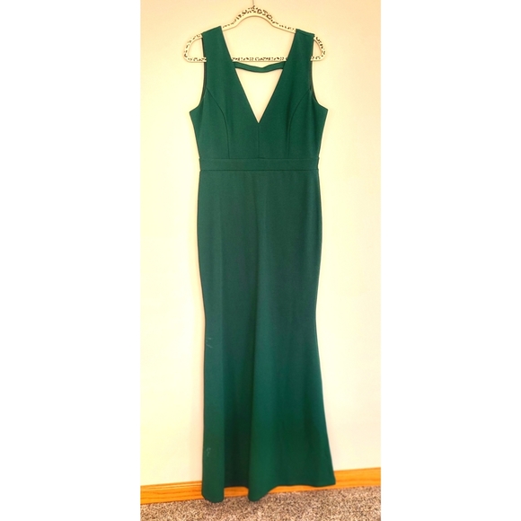🆕️ Windsor Hunter Green Bodycon V-Neck Gown - Picture 4 of 11